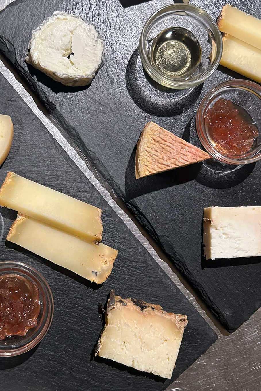 Umbrian raw milk cheeses with honey and local preserves – Tipico Osteria Montone