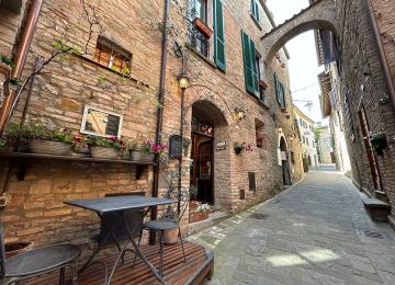 Tipico Osteria Vicoli Borgo Montone Umbria Italia